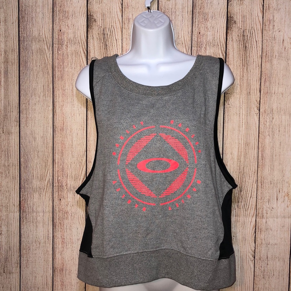 Oakley Top